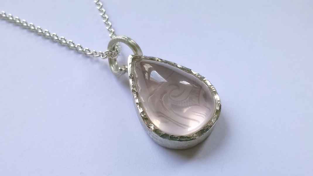 Rosenquarz auf Jugendstilsilber