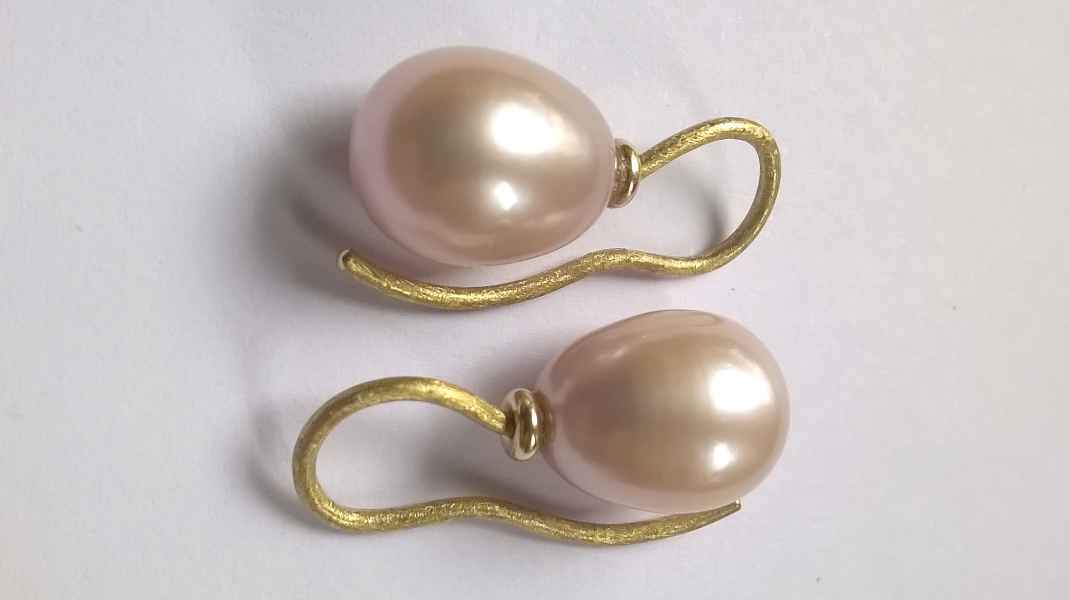 585 Suomigold, Süßwasserperlen